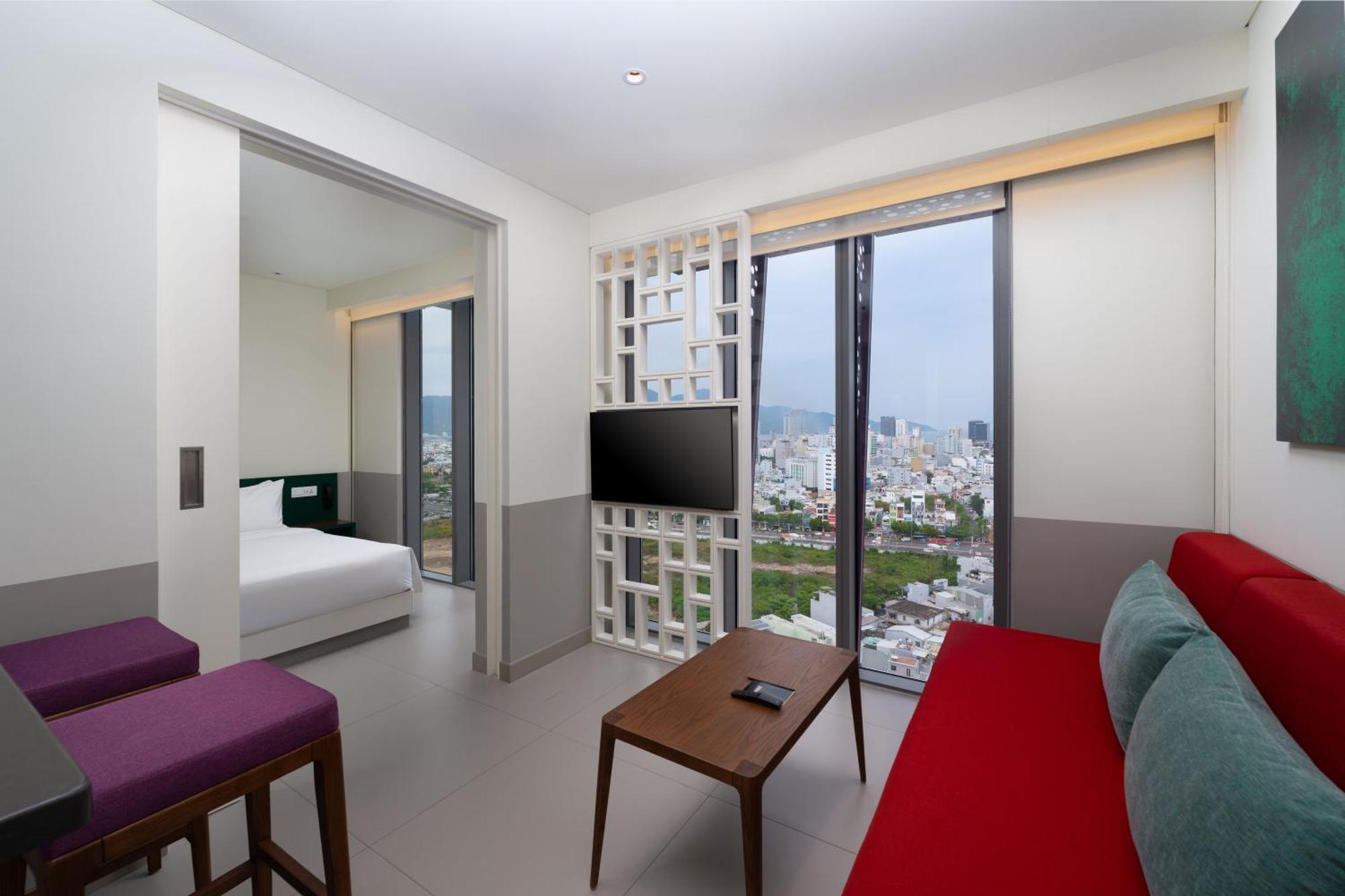 Wink Icon Hotel Danang Riverside - Luxury Suites - 24Hrs Stay & Rooftop Pool Bar Exterior foto