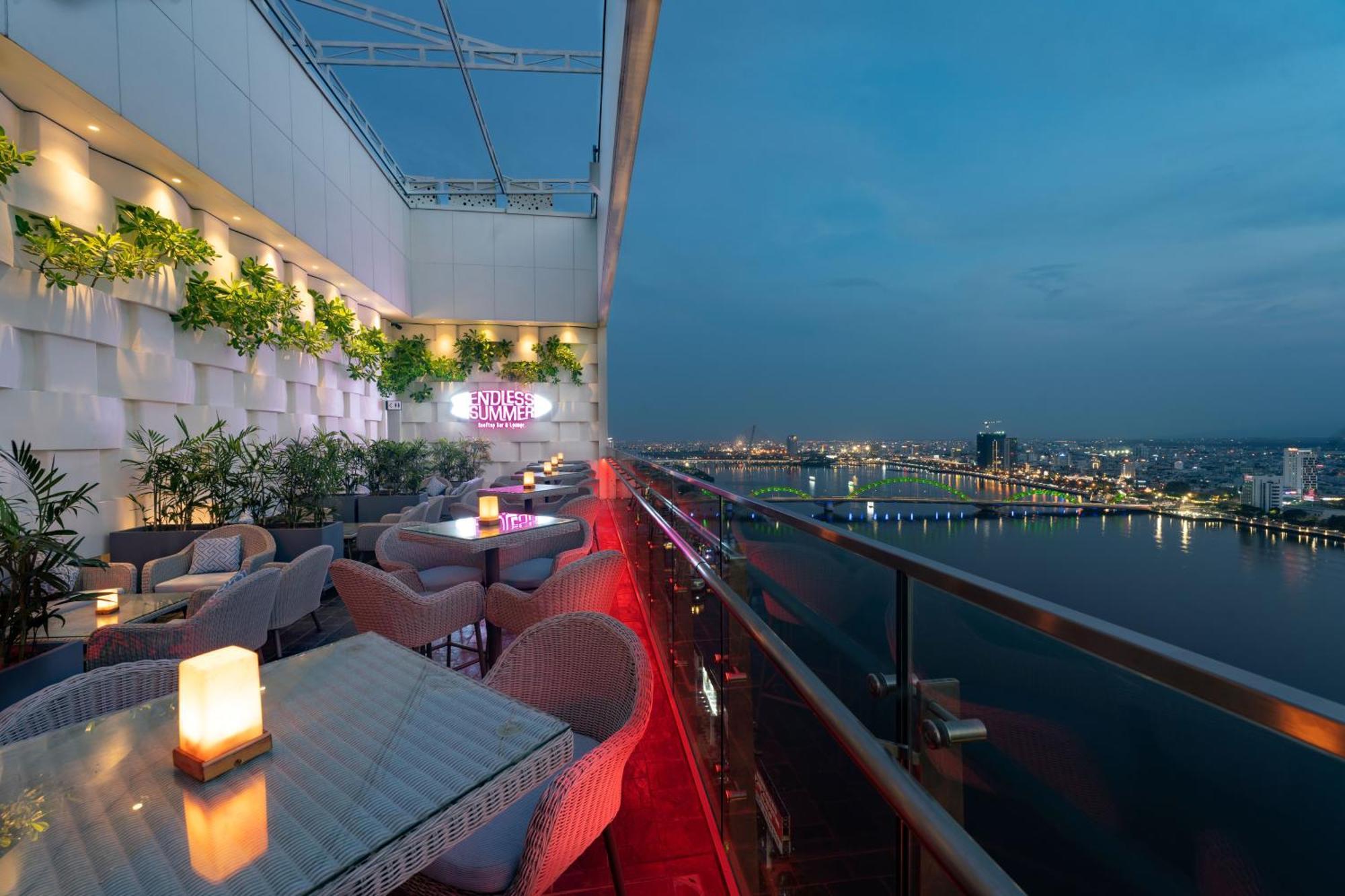 Wink Icon Hotel Danang Riverside - Luxury Suites - 24Hrs Stay & Rooftop Pool Bar Exterior foto