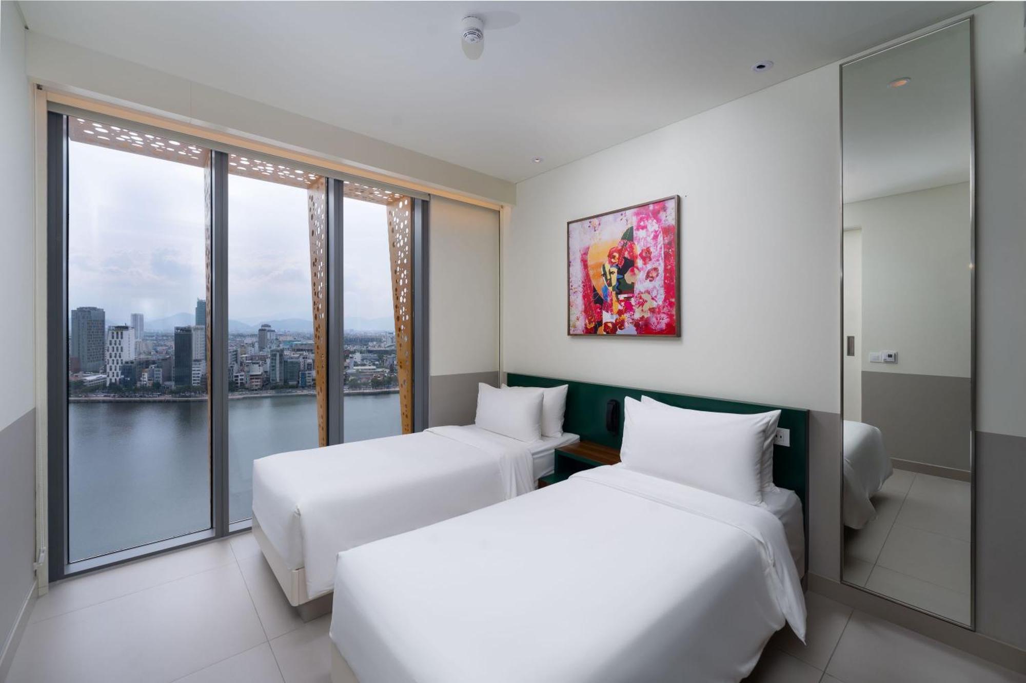Wink Icon Hotel Danang Riverside - Luxury Suites - 24Hrs Stay & Rooftop Pool Bar Exterior foto