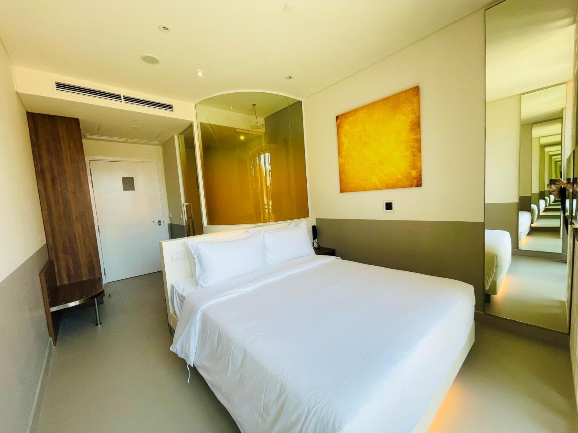Wink Icon Hotel Danang Riverside - Luxury Suites - 24Hrs Stay & Rooftop Pool Bar Exterior foto