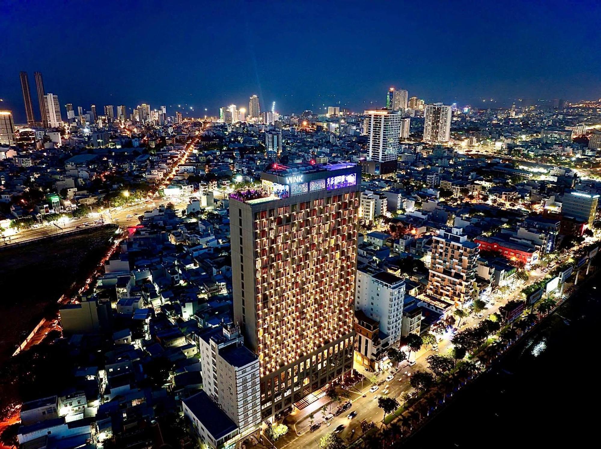 Wink Icon Hotel Danang Riverside - Luxury Suites - 24Hrs Stay & Rooftop Pool Bar Exterior foto